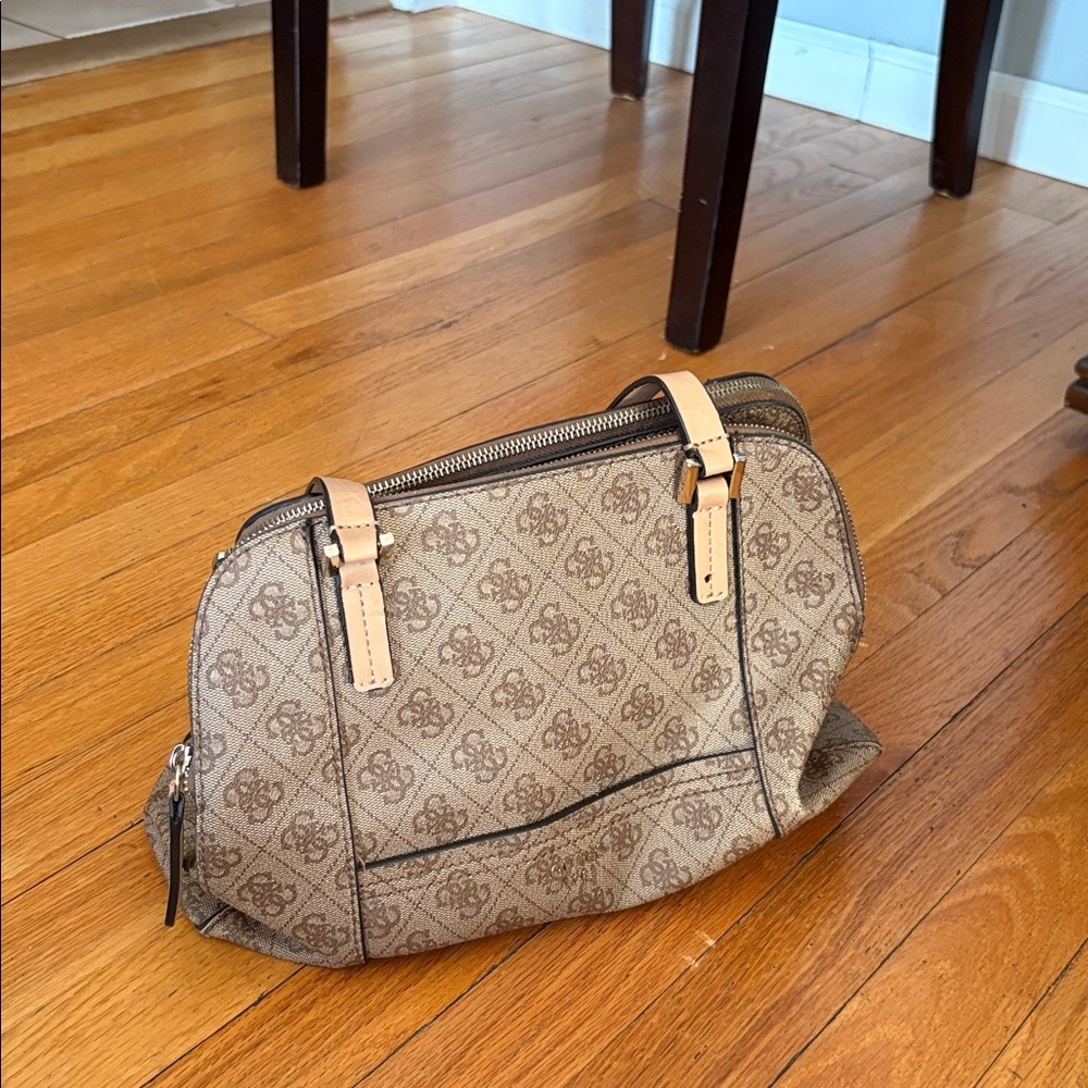 Guess Designer Handbag - Picture 4 of 4